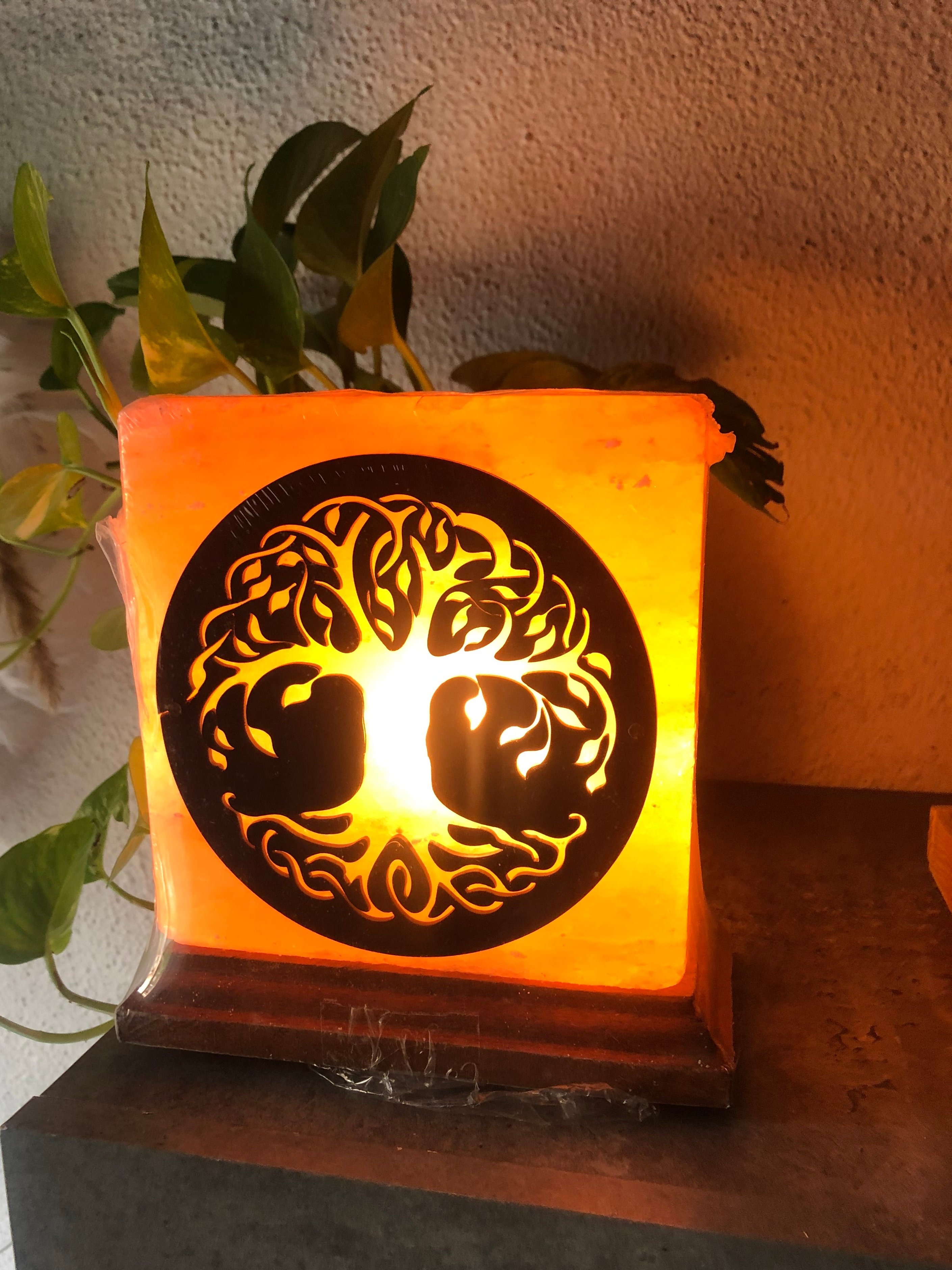 Quadratische Himalaya-Salzlampe mit USB-Anschluss und Licht, 3,5 kg